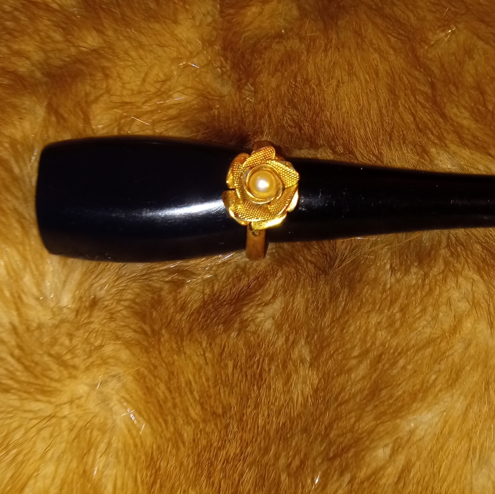 Pearl rose ring